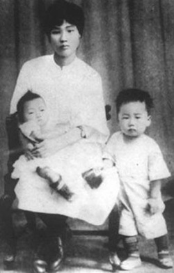 Mao's Marriages and Children - The Father of Communist China